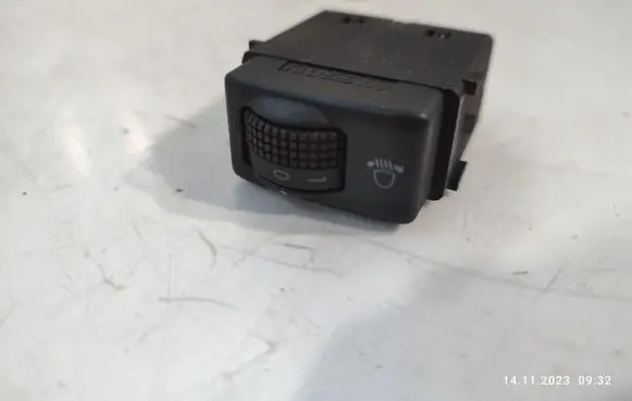 Nissan Qashqai+2 Headlight level height control switch