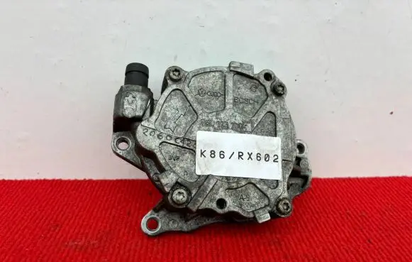 Audi A1 Vacuum pump 03L145100C
