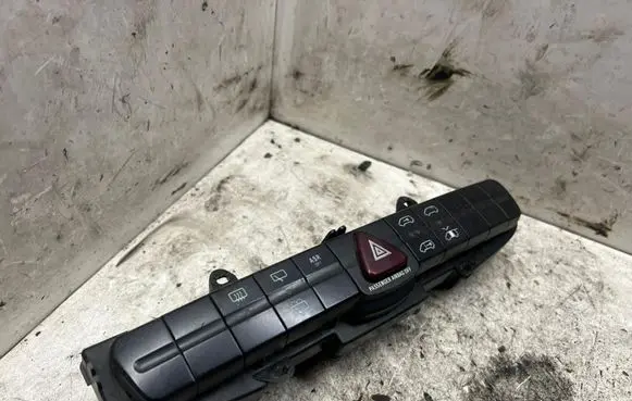Mercedes-Benz Vito Viano W639 Hazard light switch 6395453507