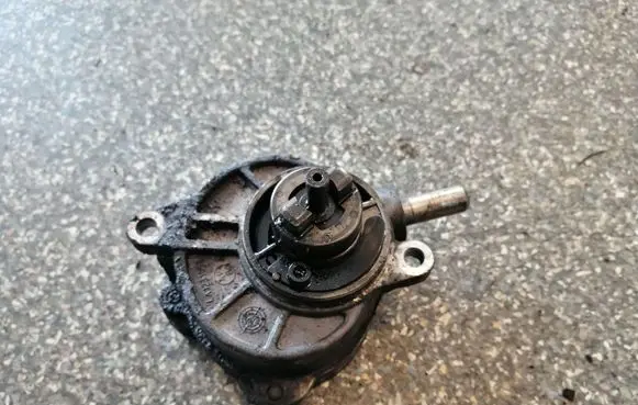 Mercedes-Benz C W203 Vacuum pump A6462300165