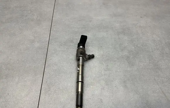 Audi A1 Fuel injector 03L130277S