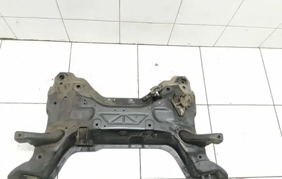 Peugeot 5008 Front subframe
