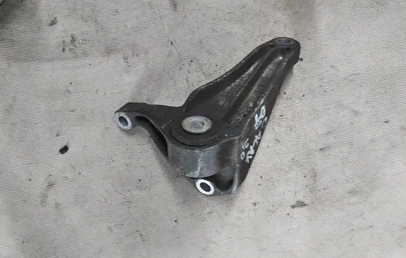 Ford Galaxy Gearbox mounting bracket 