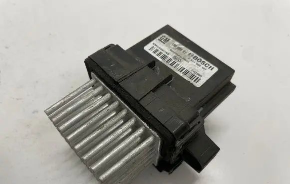 Opel Astra J Heater blower fan relay 135998091