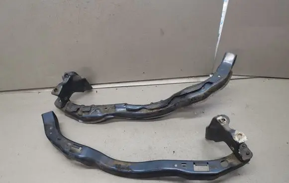 Subaru Legacy Headlight/headlamp mounting bracket