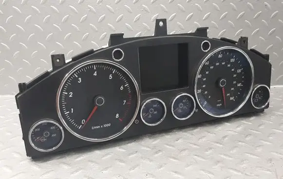 Volkswagen Touareg I Speedometer (instrument cluster) 7L6920981X