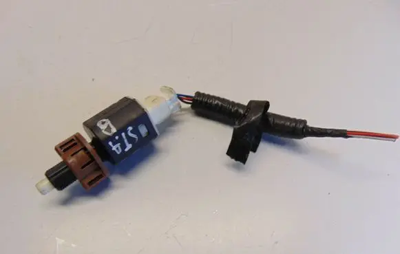 Toyota Prius (XW30) Brake pedal sensor switch