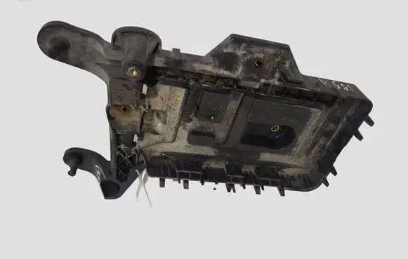 Skoda Octavia Mk2 (1Z) Battery tray 1K0915333
