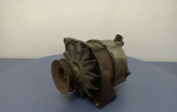 Volkswagen Golf III Generator/alternator 0120488158