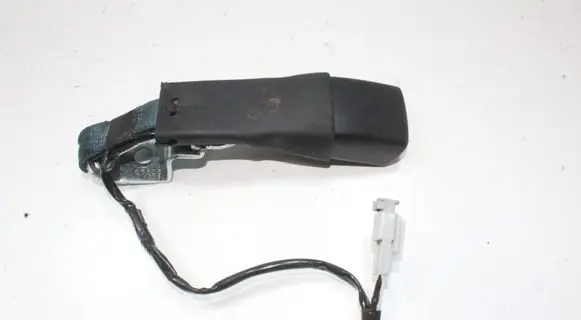 Lexus CT 200H Rear seatbelt buckle