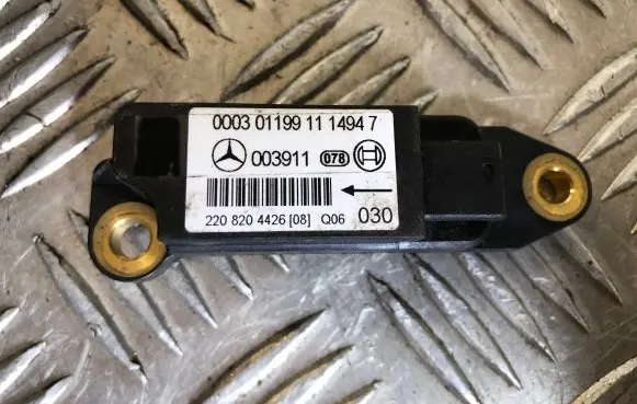 Mercedes-Benz S W220 Airbag deployment crash/impact sensor 2208204426 003911 00030119911444