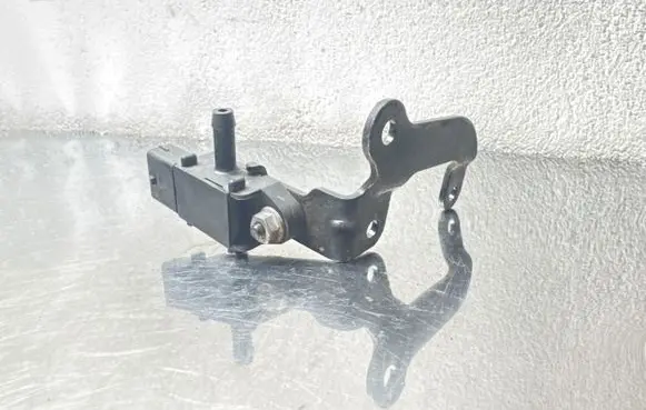 Opel Insignia A Vacuum valve 55566127