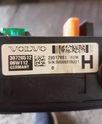 Volvo V70 Fuse module 30728512 00006219221 28017881