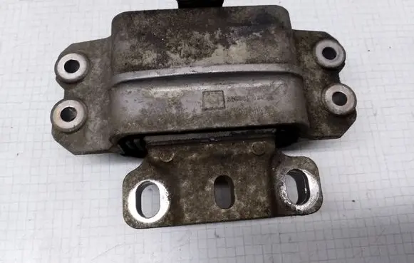 Skoda Octavia Mk2 (1Z) Engine mount bracket 1K0199555