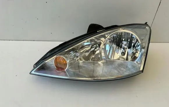 Ford Focus Headlight/headlamp 2M5113W030BD