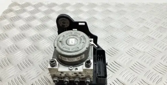 Volkswagen PASSAT B8 ABS Pump 3Q0907379R 3Q0614517R