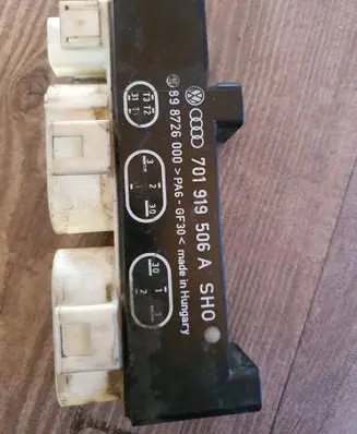 Volkswagen Multivan T4 Coolant fan relay 898726000 701919506A