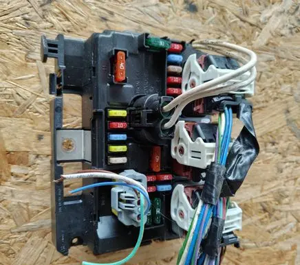 Citroen C3 Fuse module 9667199680