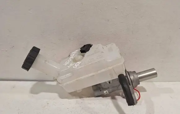 Brake fluid reservoir