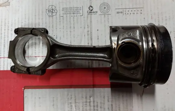 Audi A4 S4 B8 8K Connecting rod/conrod 