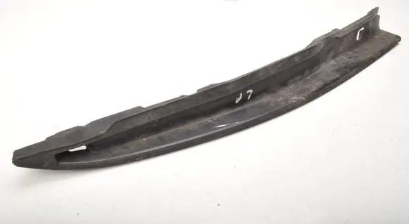 Maserati Ghibli Fender foam support/seal LEWY