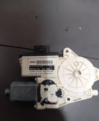 BMW X3 E83 Rear door window regulator motor 69259662 S007083008