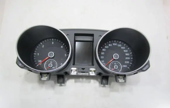 Volkswagen Golf VI Speedometer (instrument cluster) 5K0920871A VD10480108 1073921057