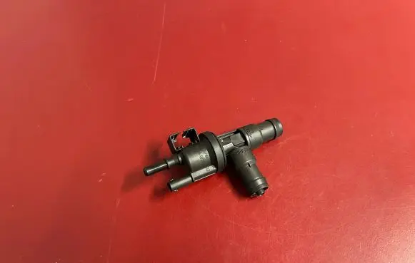 BMW X7 G07 Fuel tank valve 7643106