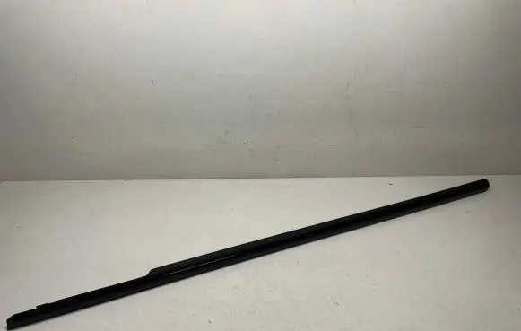 Mercedes-Benz CLS W257 Front door glass trim molding 2577259000 A2577259000 A2577250700