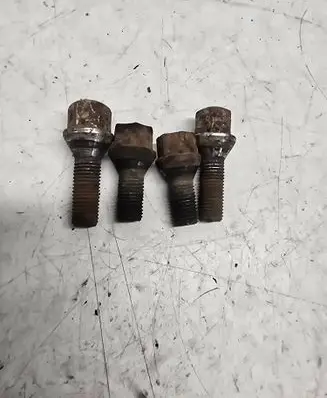Peugeot 107 Nuts/bolts 