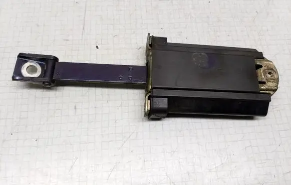 Mercedes-Benz E W210 Rear door check strap stopper