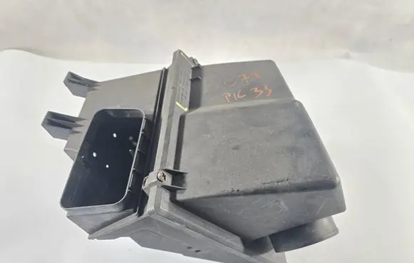 Audi A8 S8 D2 4D Air filter box 057133837