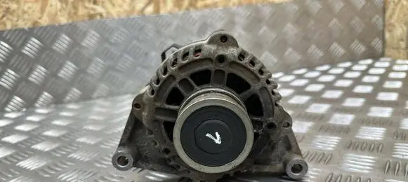 Opel Zafira C Generator/alternator 13581885