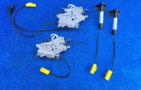 BMW X1 U11 Bonnet Pedestrian Airbag Actuator 9883419