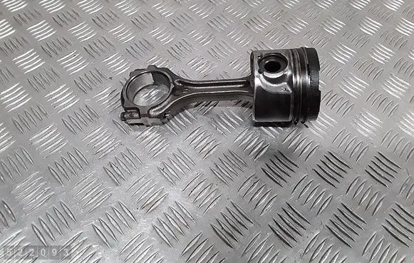 Mitsubishi Outlander Piston with connecting rod 