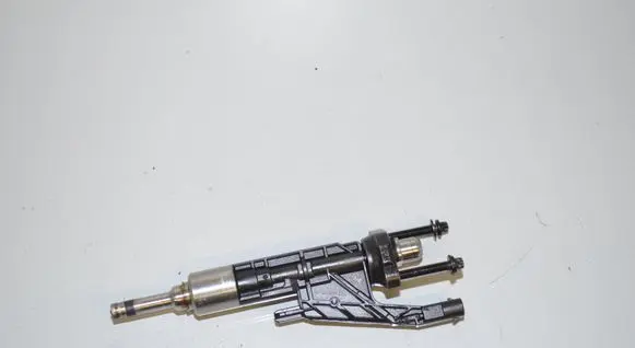 BMW 2 F46 Fuel injector 7639990 13537639990 13538625396
