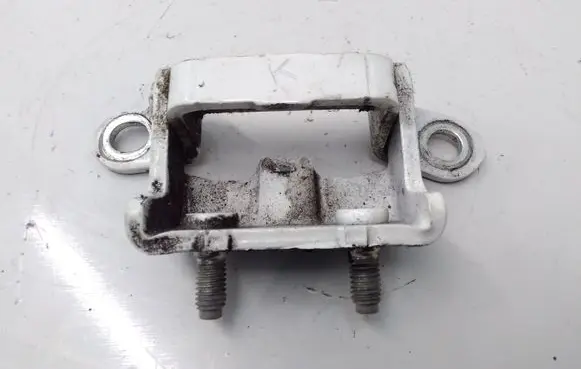 Nissan Qashqai+2 Rear door upper hinge