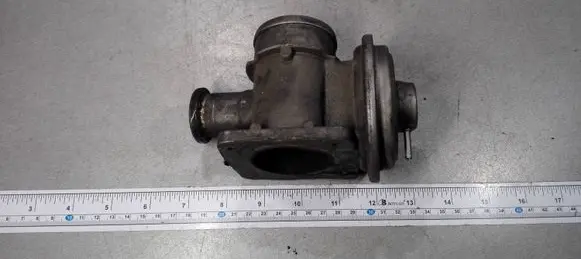 BMW 7 E38 EGR valve 72813801 4701242
