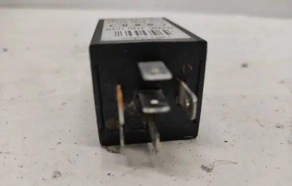 Volkswagen PASSAT B6 Other relay 7038900294 5WK11551 8E0907307D