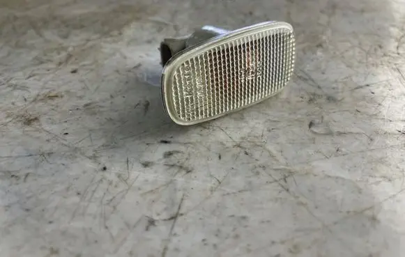 Toyota Land Cruiser (J120) Front fender indicator light