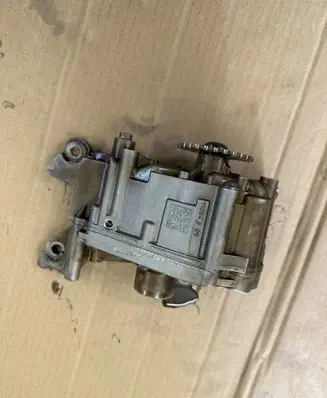 BMW 1 E81 E87 Oil pump 7573748