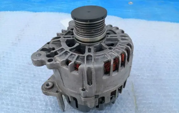 Volkswagen Crafter Generator/alternator 03L903024H