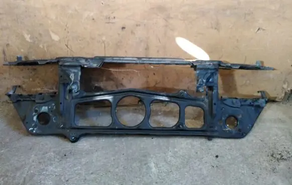 BMW 5 E39 Radiator support slam panel