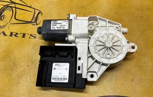 Audi TT TTS Mk2 Front door window regulator motor 8J8959802E