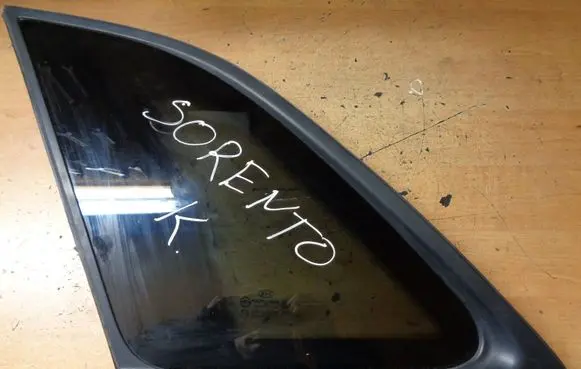 KIA Sorento Side middle window/glass 43R000399