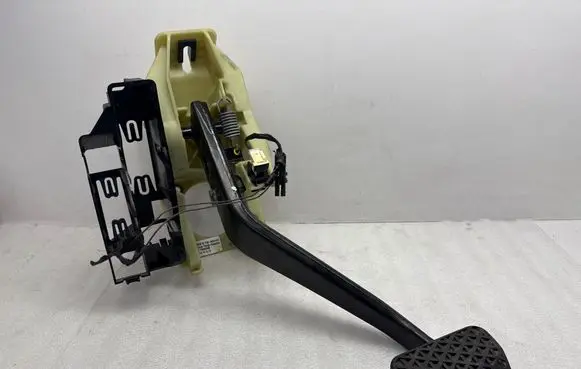 BMW X5M F85 Brake pedal 6791900 4010403B 2304151210
