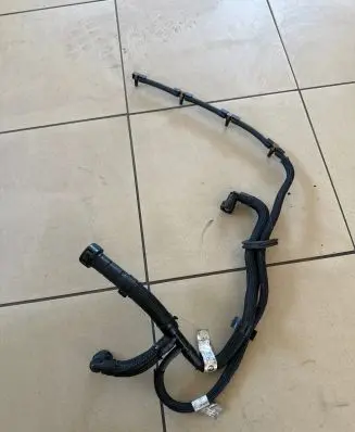BMW 3 G20 G21 Fuel injector supply line/pipe 8579956