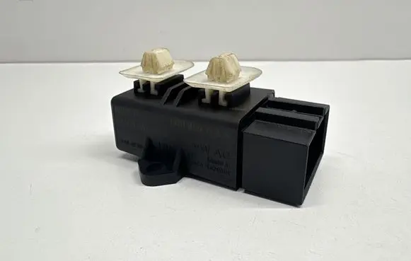 Skoda Rapid (NH) Seat heating relay 6R0959772A 180614 SW0003