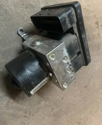BMW 1 E81 E87 ABS Pump 678476301