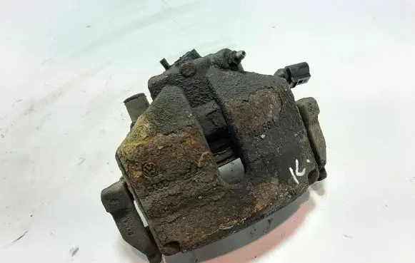 Skoda Superb B6 (3T) Front brake caliper